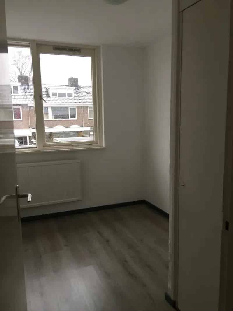 Kamer nabij Universiteit en Winkelcentrum
