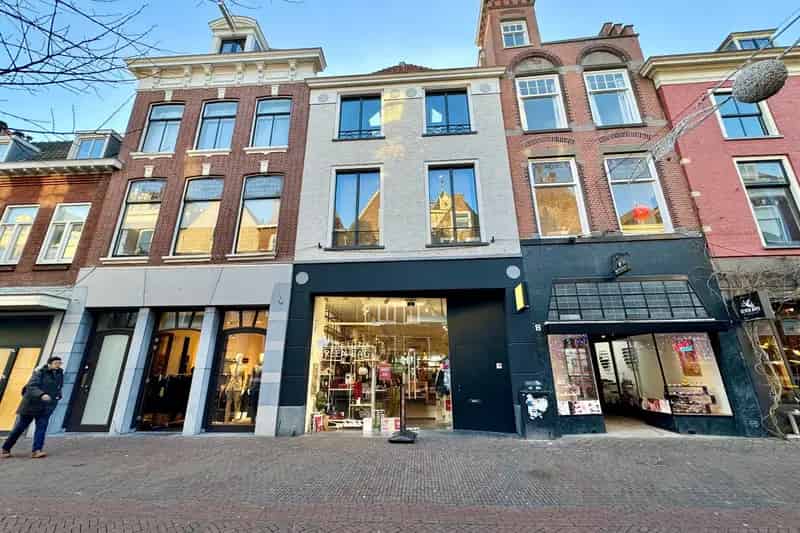 Winkel te huur Delft 200m2 gerenoveerd A1 locatie