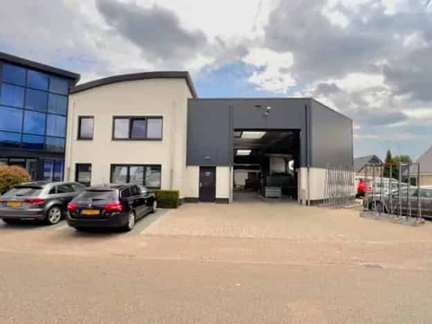Bedrijfshal te Huur Putten 595m² Kantoor Opslag