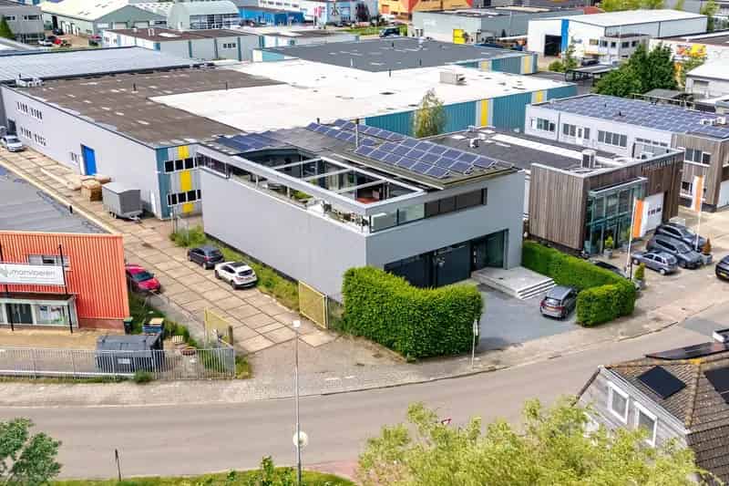 Bedrijfsruimte met Luxe Woning te Koop Wormer
