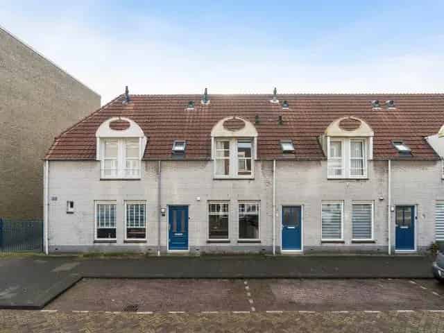 Een gezinswoning te koop in Maassluis