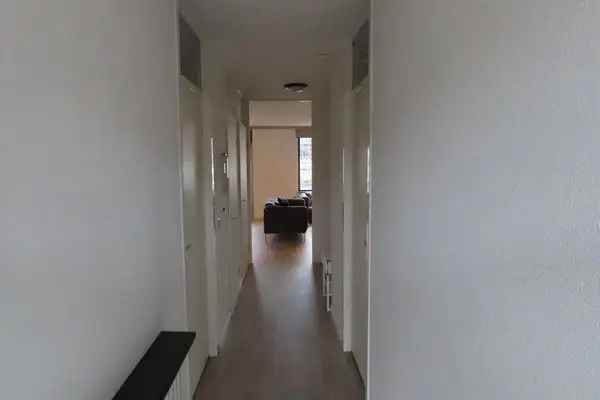 Ruim 3-kamer appartement Hilversum Centrum met privé parkeerplaats