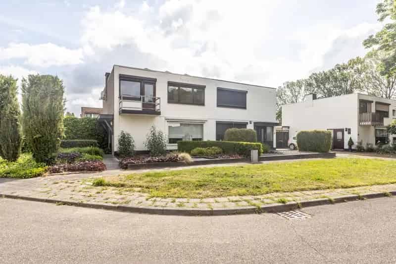 Ruime gezinswoning Geleen Zuid 4 slaapkamers tuin garage