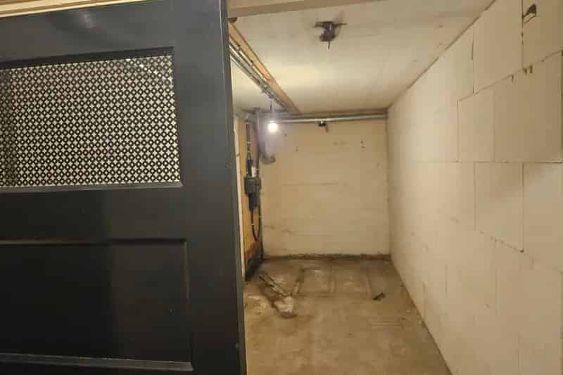 Huis te koop Willemstraat Den Haag  Ruime berging Buurtschap 2005