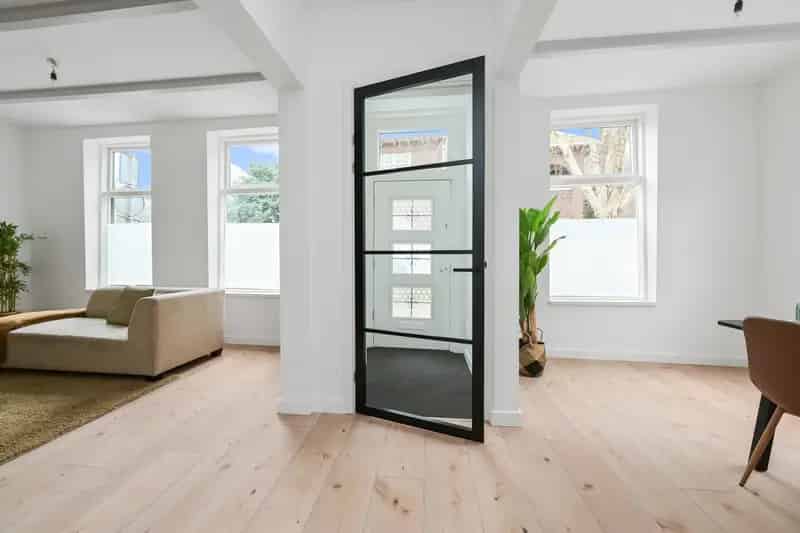 Huis te koop Uithoorn 193m2 gerenoveerd 3 slaapkamers patio dakterras
