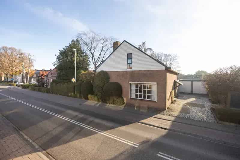 Ruime vrijstaande woning met 5 slaapkamers te koop Etten-Leur