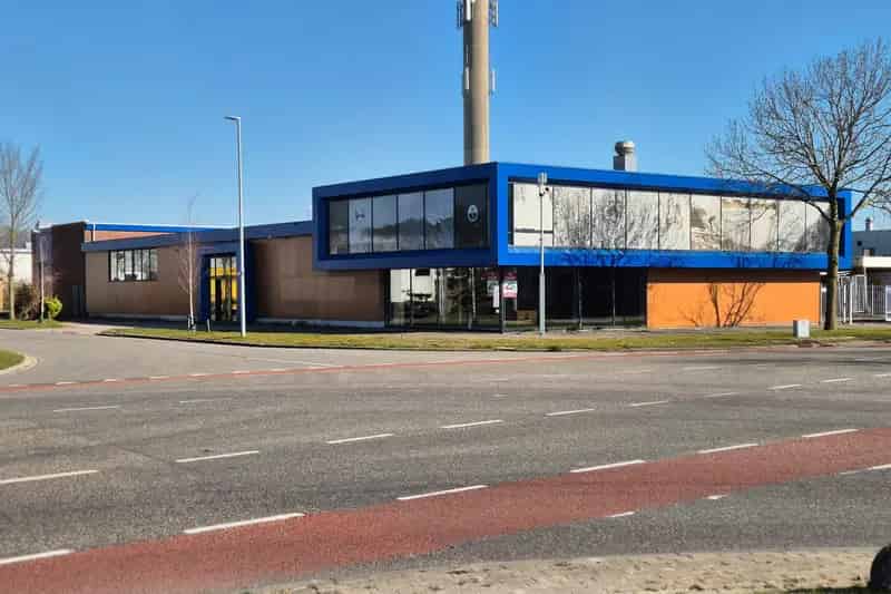 Bedrijfshal te koop Hoorn NH 2155m2 showroom kantoren magazijn