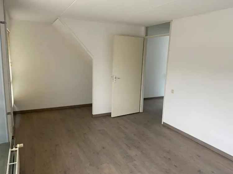 Ruime Kamer in Nette Woning met Tuin