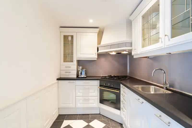 Appartement te koop Hoogvliet Ruime tuin 2 slaapkamers Moderne badkamer