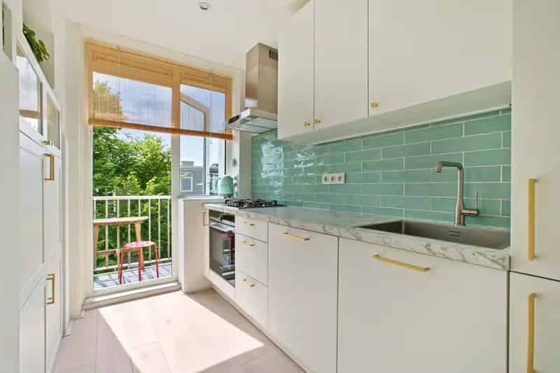 Licht Tweekamerappartement Amsterdam West 48m2 2 Balkons