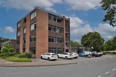 672 m2 Kantoorruimte te Koop Zwijndrecht