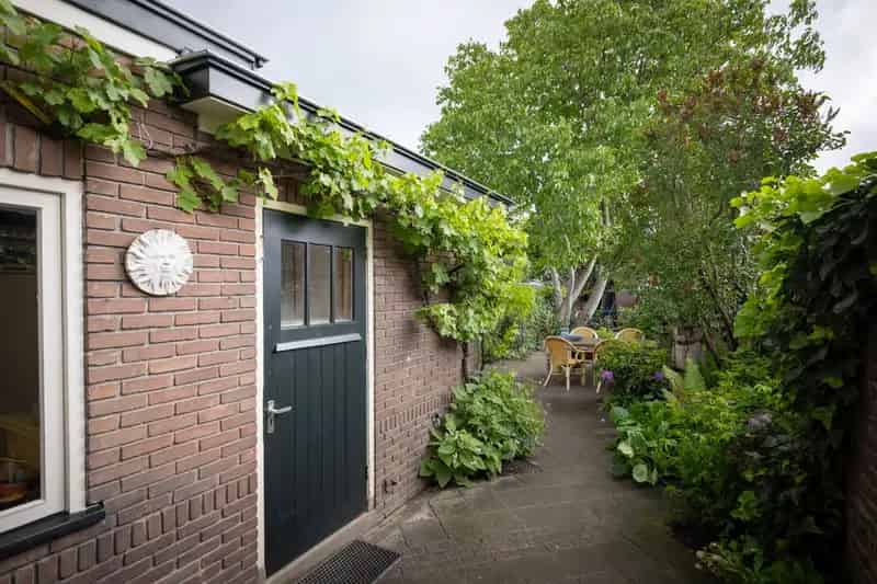 Jaren 30 woning te koop Olst diepe tuin nabij centrum