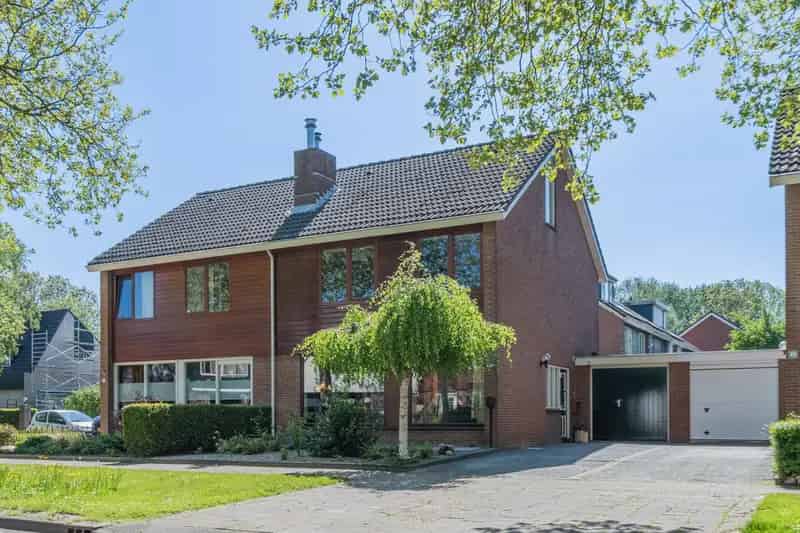 Zeer ruime 4 slaapkamer tweekapper met garage, energielabel A