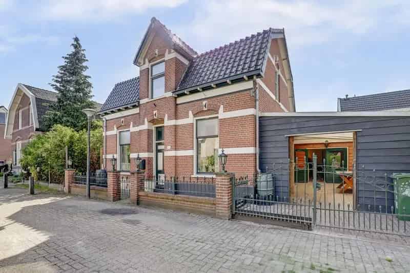 Vrijstaand huis Apeldoorn 122m2 met dakterras en veel potentie