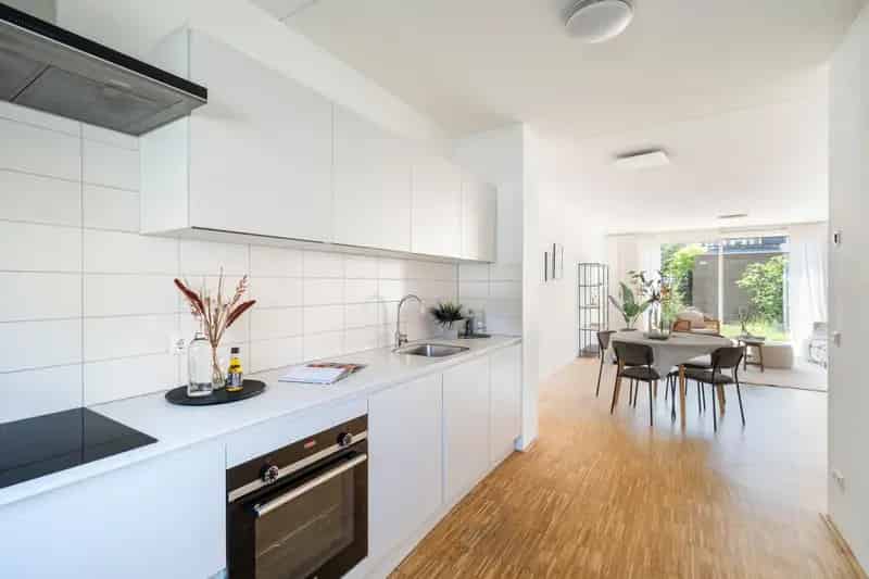 5-kamer Eengezinswoning Overschie 122m2 Tuin ZW