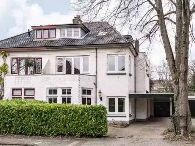 Karakteristieke Villa te Heemstede Nabij Scholen en Winkels