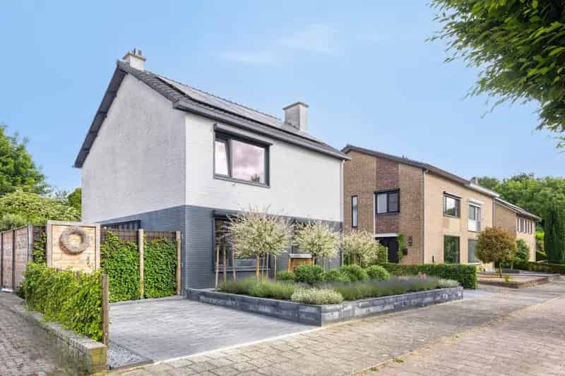 Vrijstaande woning Beek 4 slaapkamers moderne keuken 20 zonnepanelen