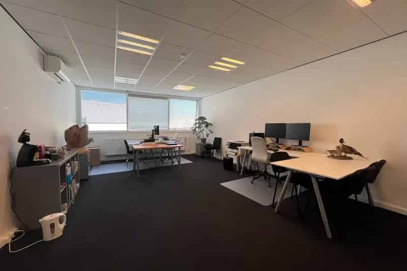 Kantoorruimte Hendrik-Ido-Ambacht te huur 43m2