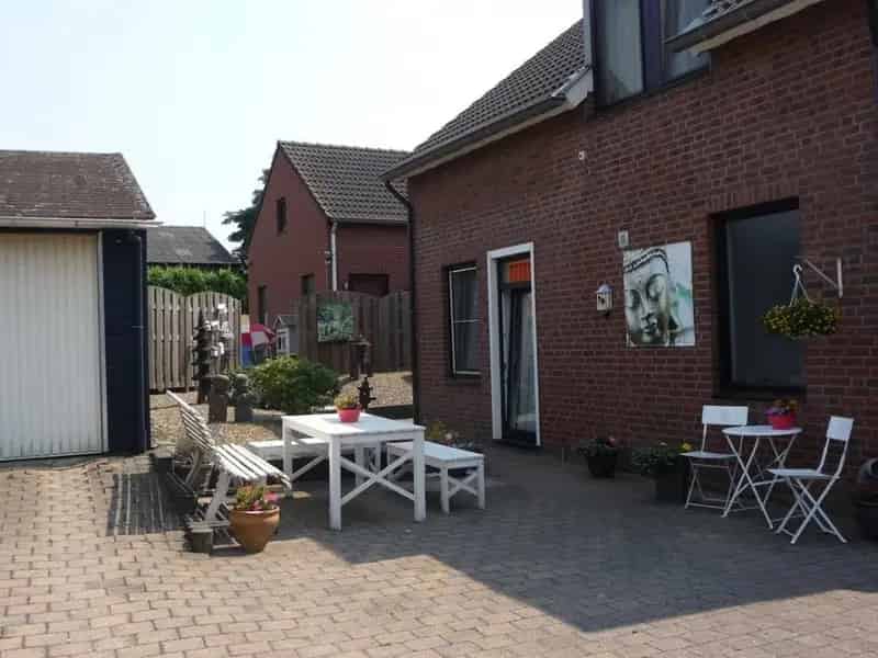 Hotel Maasbracht: 13 Slaapkamers, Rustig Verblijf