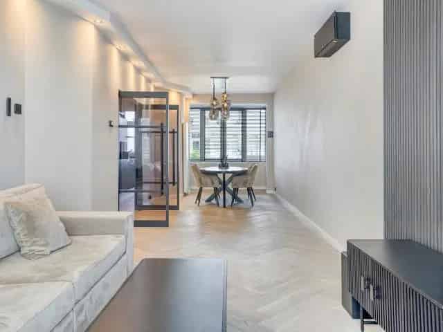 Modern 4-kamer appartement te koop in Den Haag