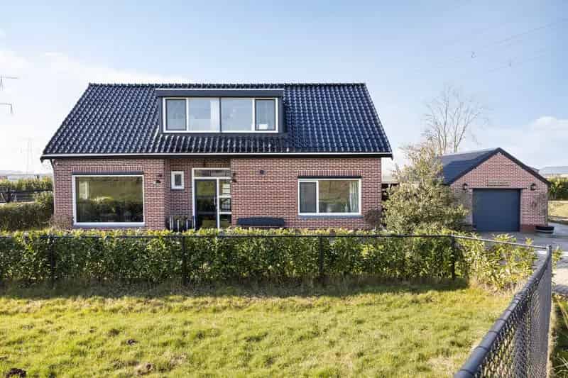 Semi-bungalow met paardenfaciliteiten te Lage Zwaluwe