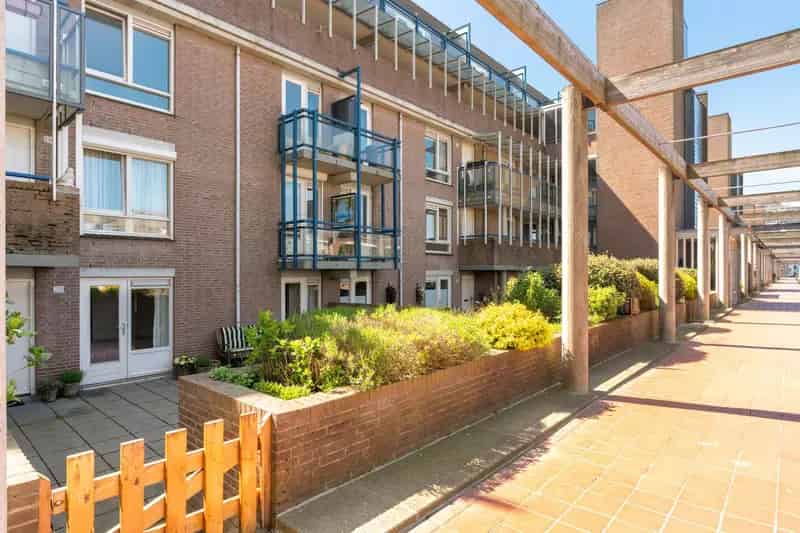 Appartement te koop Den Haag: 3 kamers, royale tuin, energielabel B