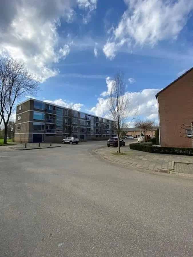 Aldenhof 3477: Ruime woning met 2 balkons en garage