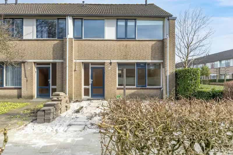 Huis te koop Waalwijk: 4 slaapkamers, tuin, starterswoning