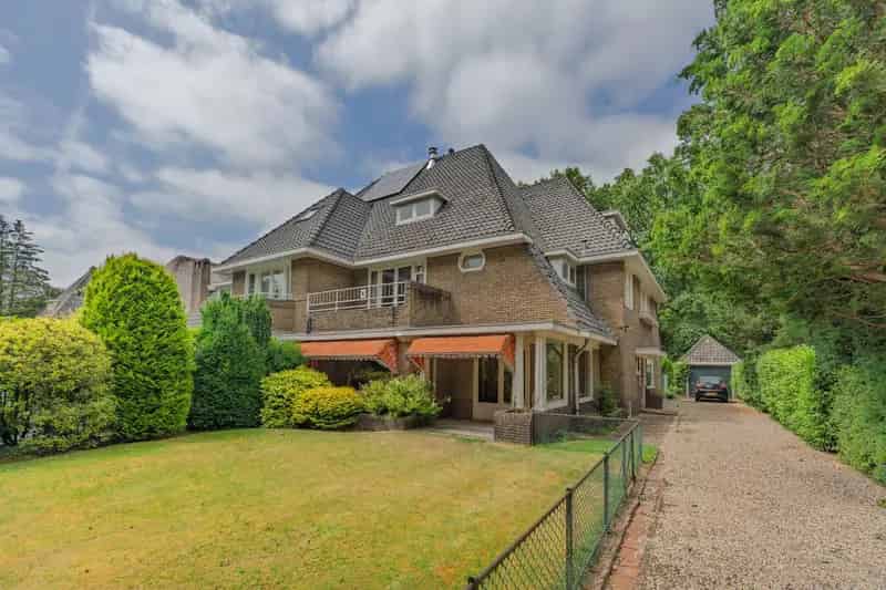 Jaren 30 Villa Bussum 300m2 1018m2 perceel Garage 4 slaapkamers