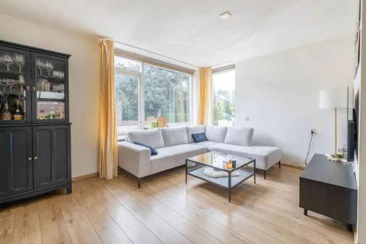 Ruime 2-onder-1-kapwoning met 4 slaapkamers en garage