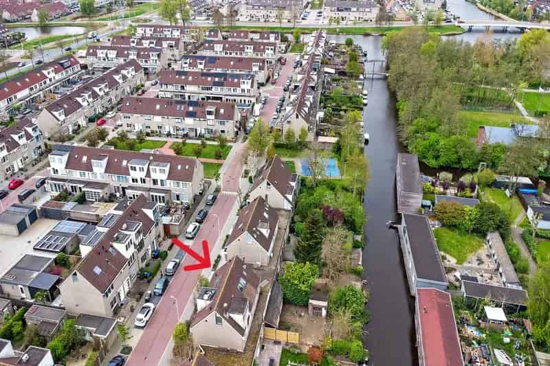 Ruime woning aan het water met 4 slaapkamers te koop