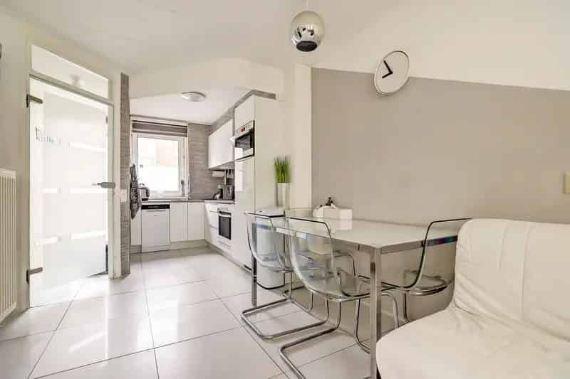 Huis te koop Hoogvliet: 4 slaapkamers, 2 badkamers, serre, tuin