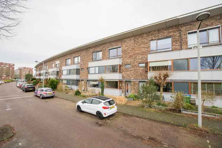 Rijtwoning te koop Leidscheveen 4 slaapkamers 2 badkamers