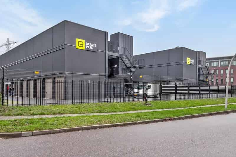 Garageboxen Almere te koop - beveiligd - ruime lift