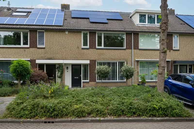 Verduurzaamde Eengezinswoning 4 Slaapkamers Oosterhout