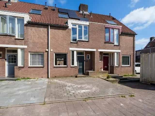 Ruime 6-kamer woning te koop in Ridderkerk