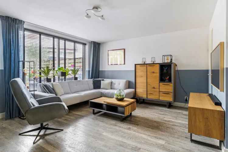 Ruime eengezinswoning Sommelsdijk 4 slaapkamers luxe keuken 12 zonnepanelen