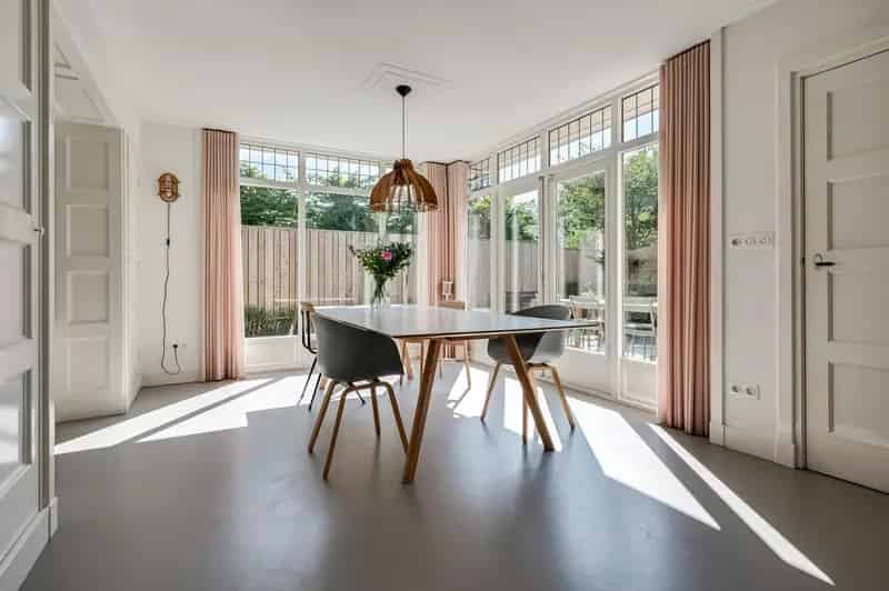 Jaren 30 woning te Tiel 5 slaapkamers moderne keuken tuin bijgebouw