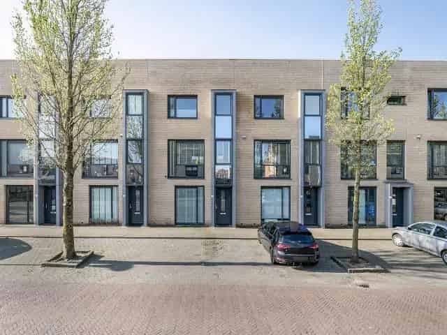 Moderne Tussenwoning 4 Slaapkamers Dakterras Barendrecht
