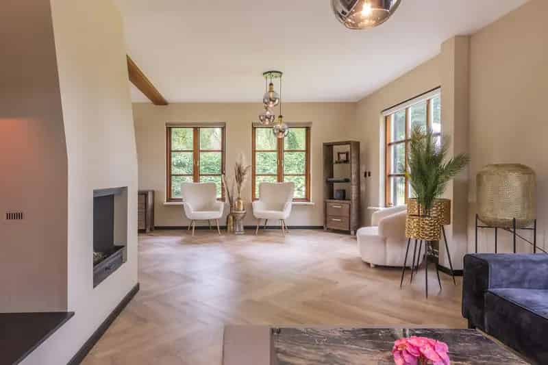 Vrijstaande Villa Huissen  Rieten Kap Dubbele Garage Grote Tuin