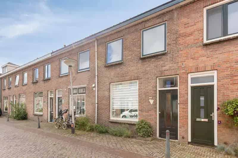 Huis te koop Pijnacker Centrum: 4 5 kamer woning nabij station