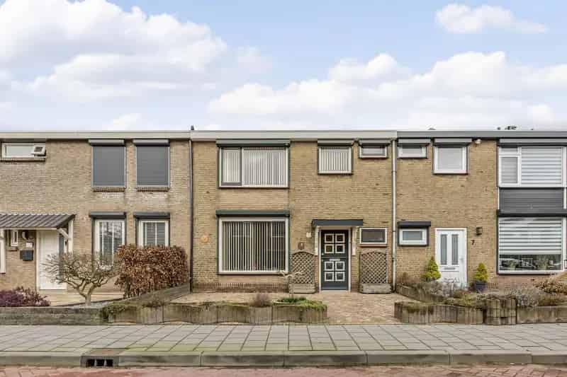 Ruime 4 Slaapkamers Tussenwoning Steenbergen Zuid