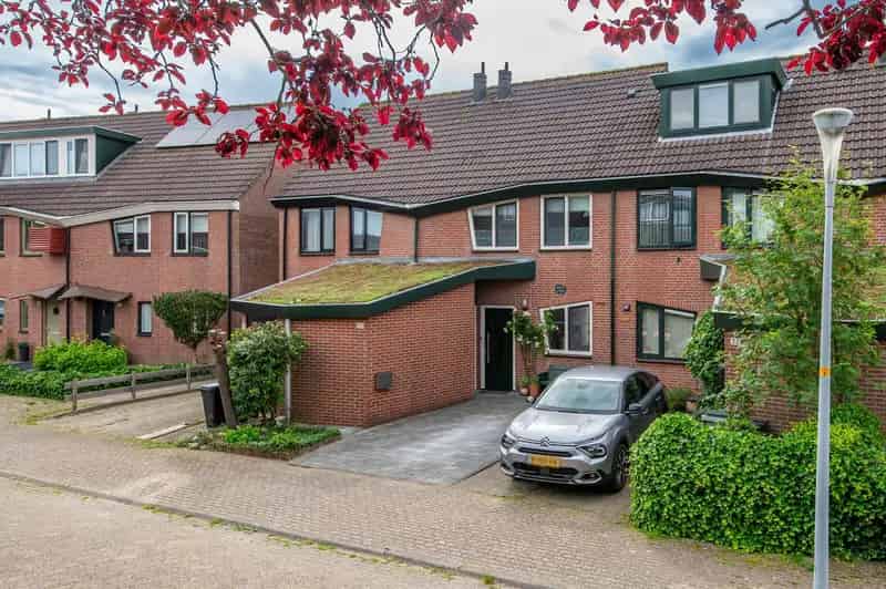 Huis te koop Hoofddorp: Ruime gezinswoning met 3 slaapkamers en tuin