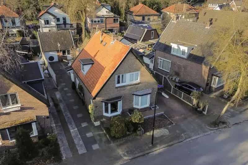 Ruime helft van dubbel woonhuis Apeldoorn Sterrenbuurt