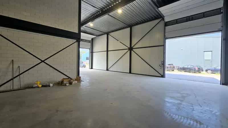 Bedrijfshallen te Huur Almere De Vaart 300m2