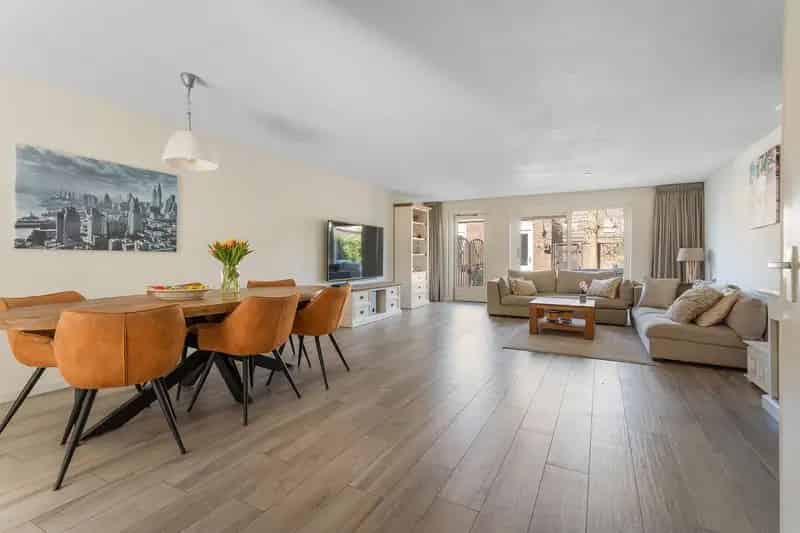 Moderne 5 Slaapkamer Tussenwoning Almere Ruime Living 9 Zonnepanelen