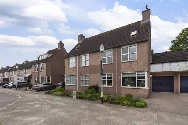 Te Huur Breda 2-onder-1-kapwoning 172m2 5 Kamers