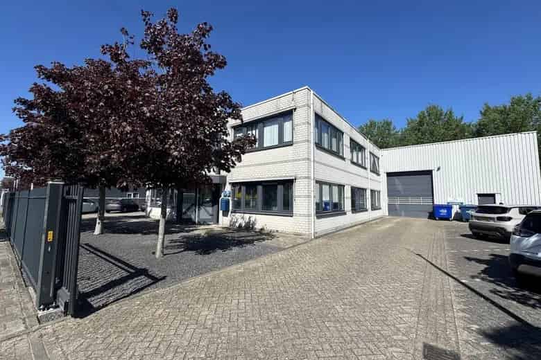 1210 m2 Bedrijfsruimte te Koop Almere A6