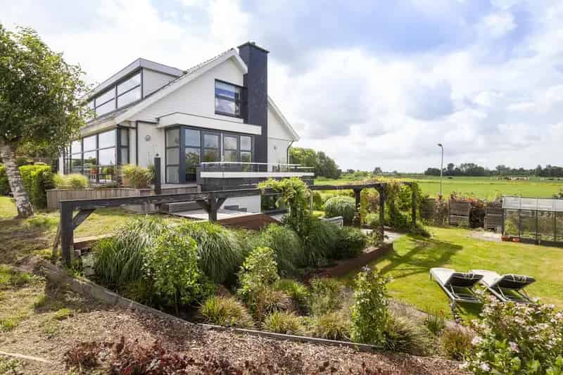 Vrijstaande Villa aan het Water Woerdense Verlaat