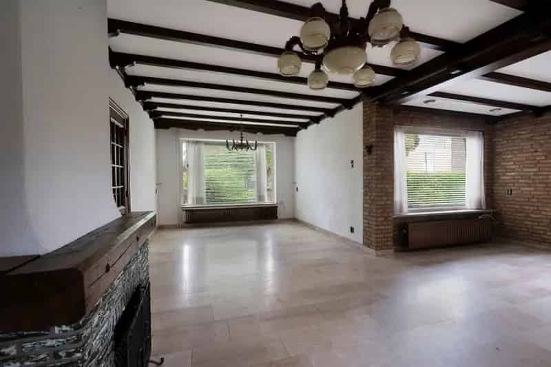 Vrijstaande woning met bijgebouw - 5 slaapkamers - Kantoor/praktijkruimte